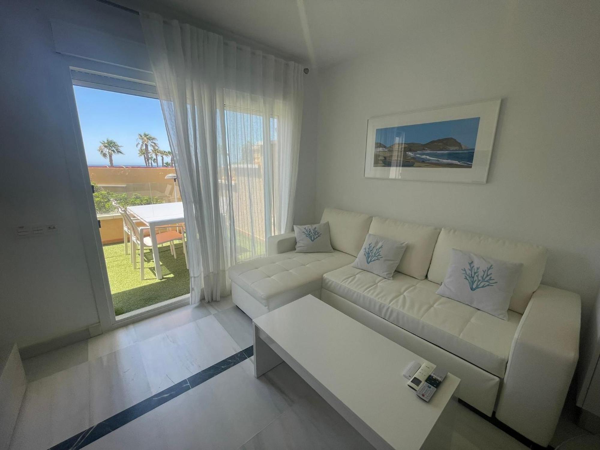 Apart 3 EN PRIMERA LÍNEA DE PLAYA CON TERRAZA Y VISTAS AL MAR Almería Exterior foto