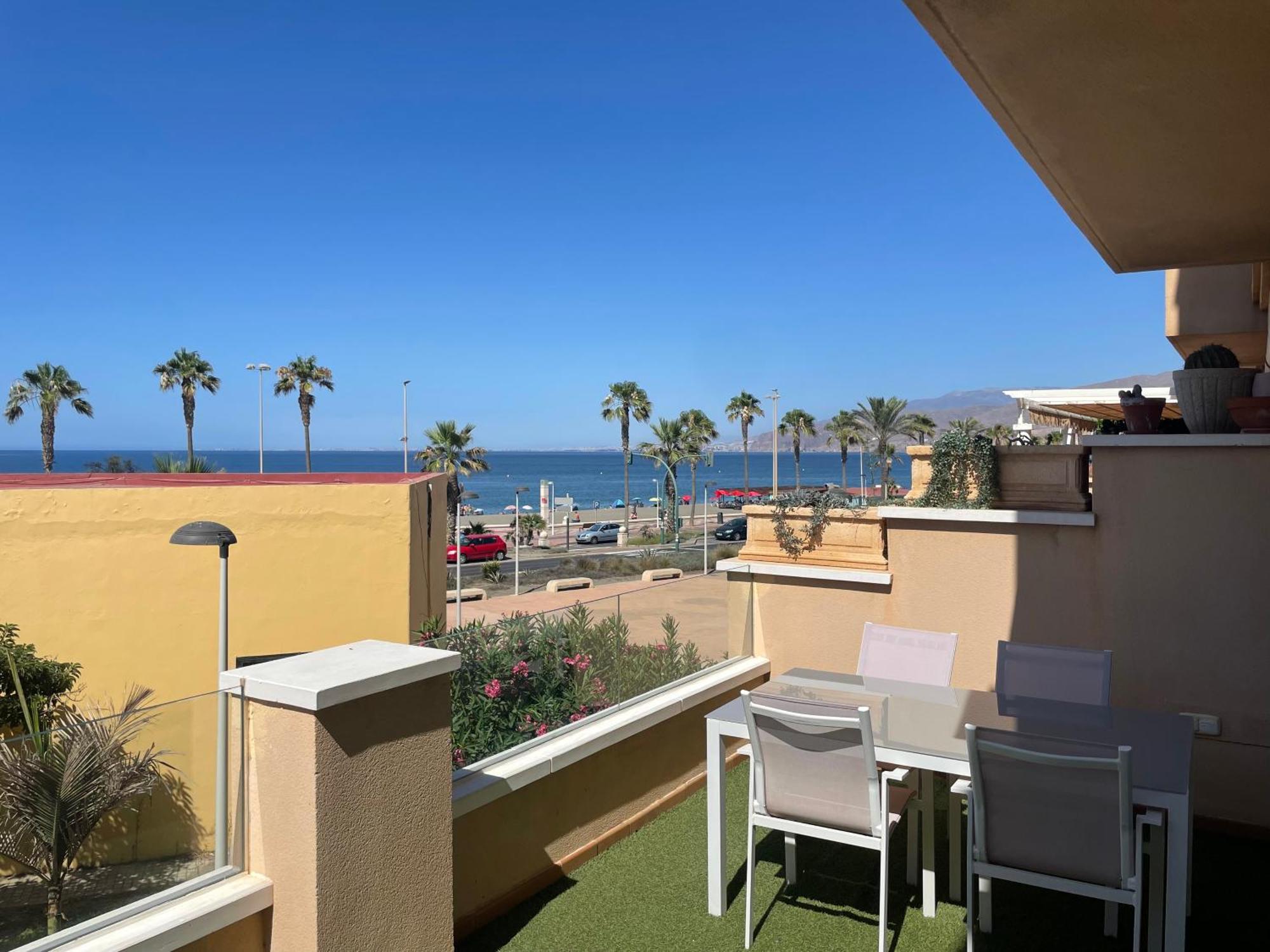 Apart 3 EN PRIMERA LÍNEA DE PLAYA CON TERRAZA Y VISTAS AL MAR Almería Exterior foto